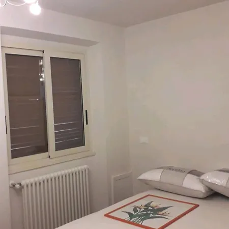 Stanza In Superattico, Terrazzato, Luminoso, Accogliente, Bagno Privato Quarto em Acomodações Particulares *
