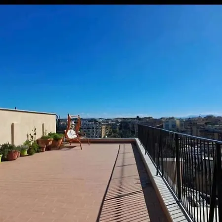Stanza In Superattico, Terrazzato, Luminoso, Accogliente, Bagno Privato *